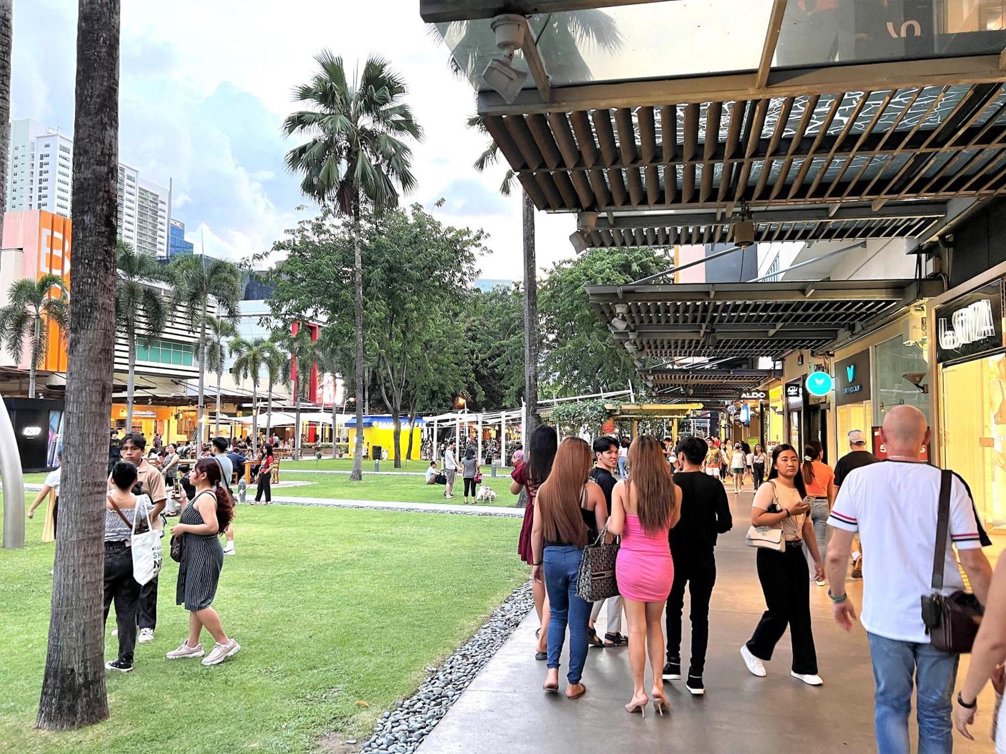Stunning 2Br Apt, 65 Sq M Netflix At Rosewood Pointe Residences Near Bgc マニラ市 エクステリア 写真