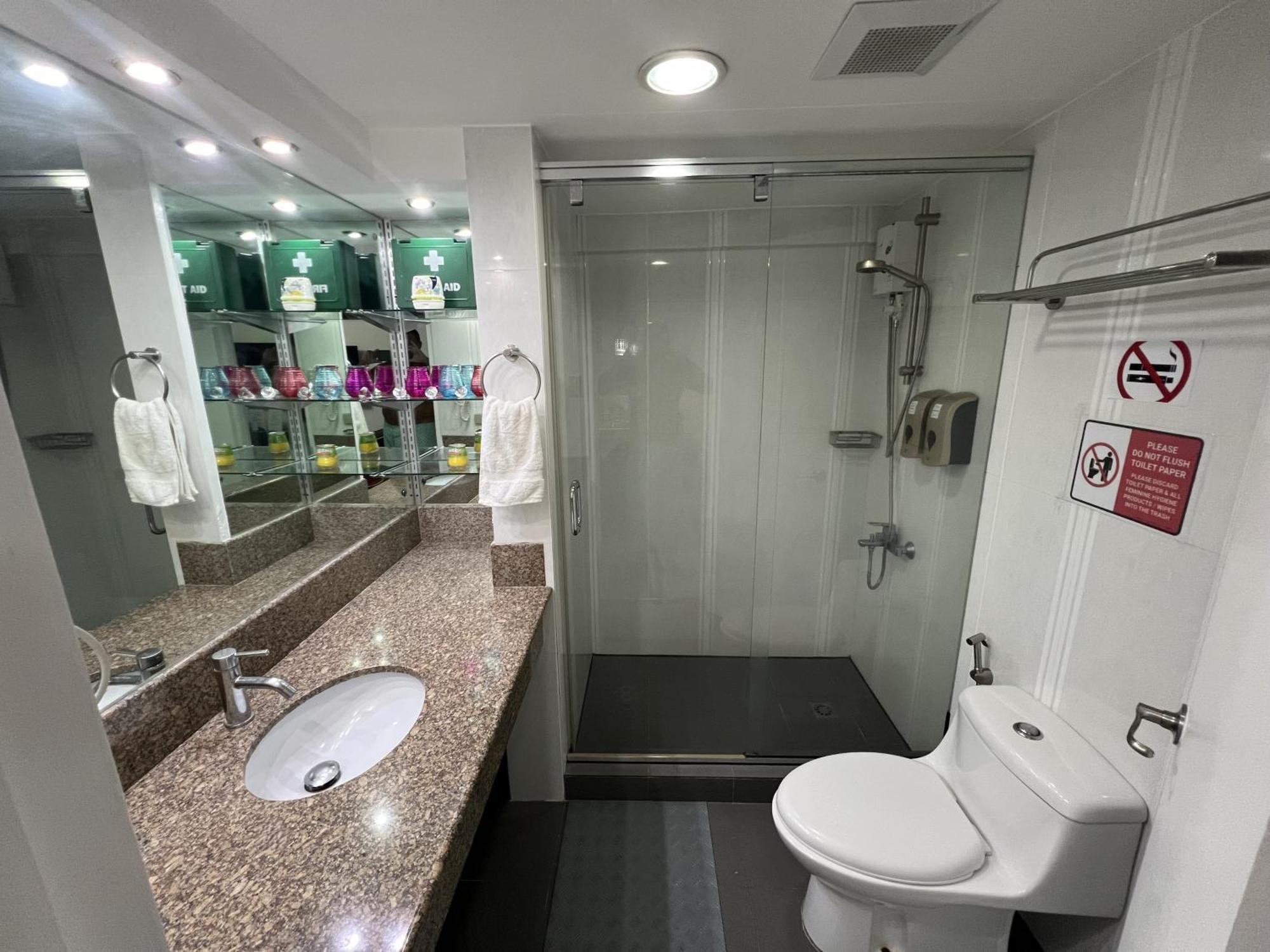 Stunning 2Br Apt, 65 Sq M Netflix At Rosewood Pointe Residences Near Bgc マニラ市 エクステリア 写真